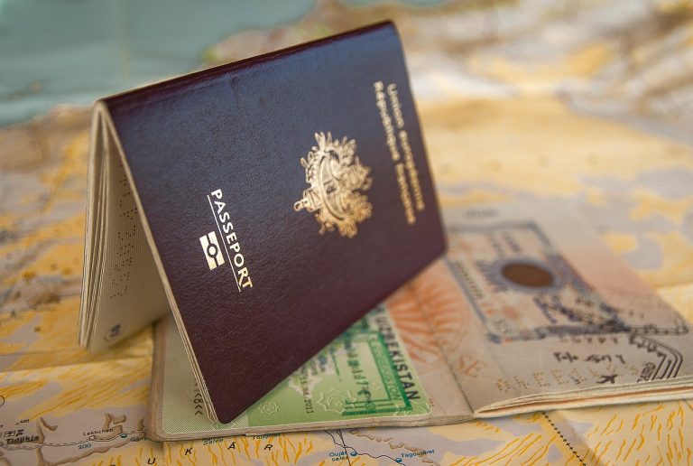 Visa Sponsorship for Healthcare Workers: Opportunities in the US and UK